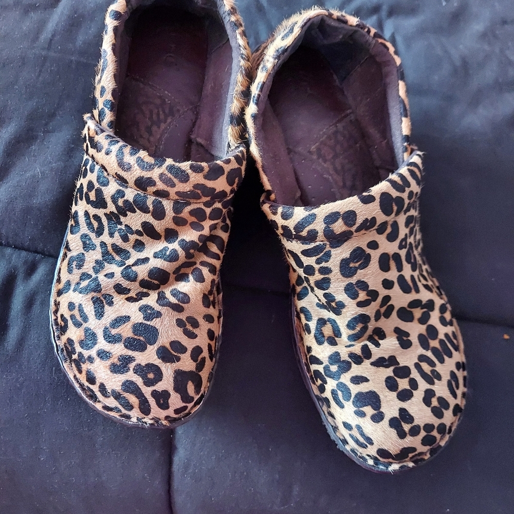 BOC by Born Peggy Leopard Clogs Sz 9.5